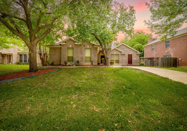 Photo 1 of Single family home for sale at 1519 Stratford Dr, Mansfield, TX 76063 | MLS# 21257903 | Listing updated on 2026-09-01