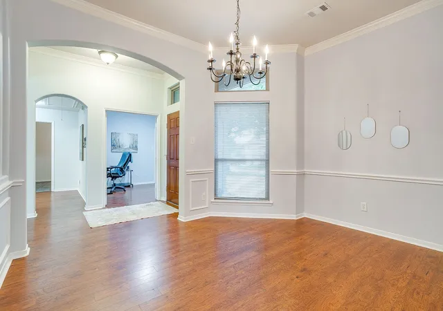 Photo 4 of Single family home for sale at 1519 Stratford Dr, Mansfield, TX 76063 | MLS# 21257903 | Listing updated on 2026-09-01