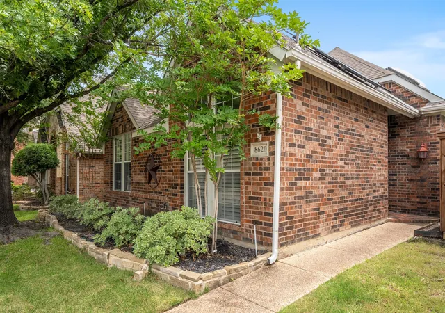 Homes for sale in Irving, TX | 8620 Forest Glen Dr, Irving, TX 75063 | MLS# 21257615