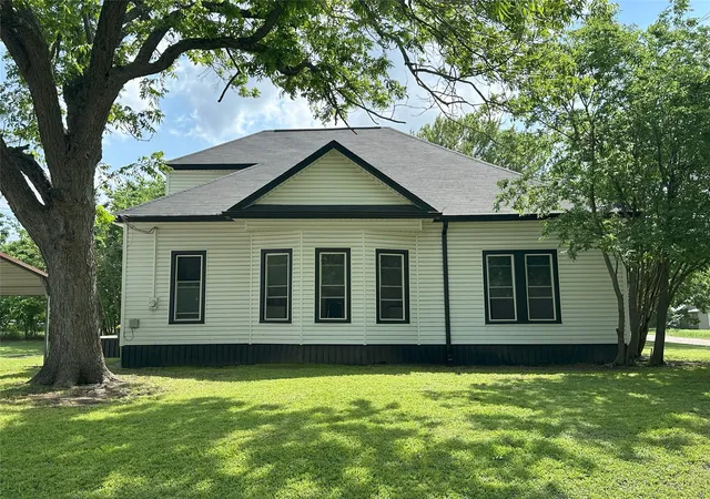 Photo 3 of Single family home for sale at 506 Ne 3rd St, Hubbard, TX 76648 | MLS# 21258072 | Listing updated on 2026-07-20
