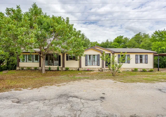 Photo 2 of Sale Pending at 2600 Houston Ct, Granbury, TX 76048 | MLS# 21257577 | Listing updated on 2026-08-25