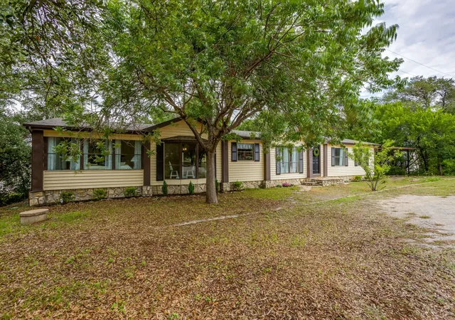 Photo 3 of Sale Pending at 2600 Houston Ct, Granbury, TX 76048 | MLS# 21257577 | Listing updated on 2026-08-25