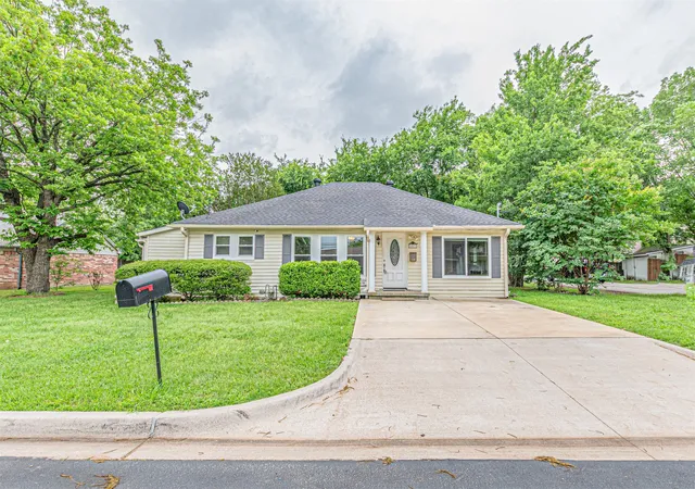 Homes for sale in Kaufman, TX | 407 W 4th St, Kaufman, TX 75142 | MLS# 21258082