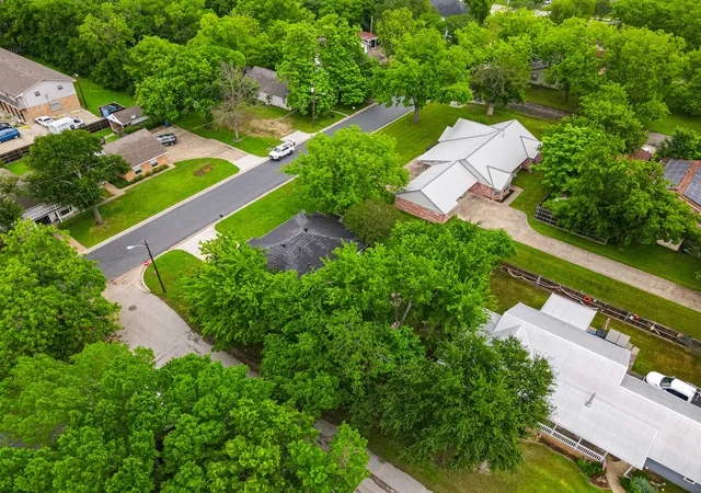 Homes for sale in Kaufman, TX | 407 W 4Th St, Kaufman, TX 75142 | MLS# 21258082
