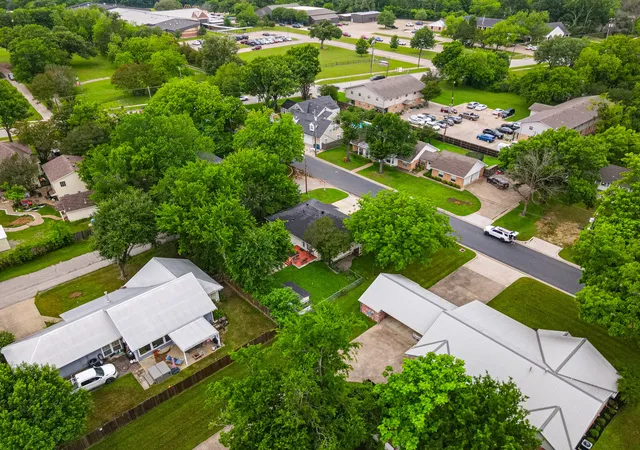 Homes for sale in Kaufman, TX | 407 W 4Th St, Kaufman, TX 75142 | MLS# 21258082
