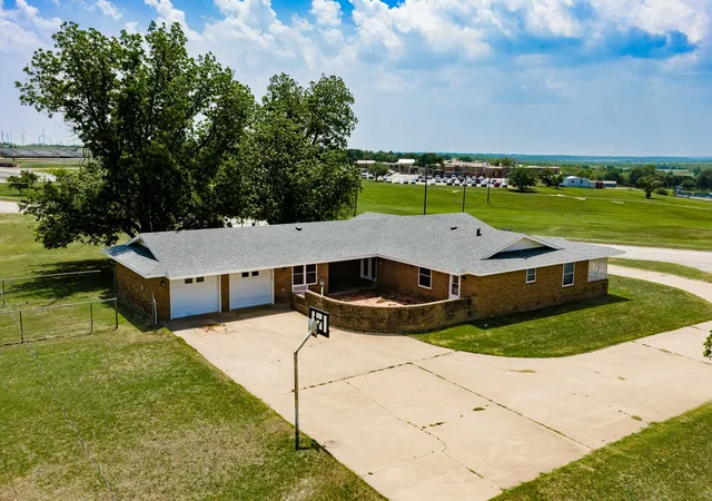 Photo 3 of Sale Pending at 1001 E Nevada, Seymour, TX 76380 | MLS# 21257942 | Listing updated on 2026-09-29