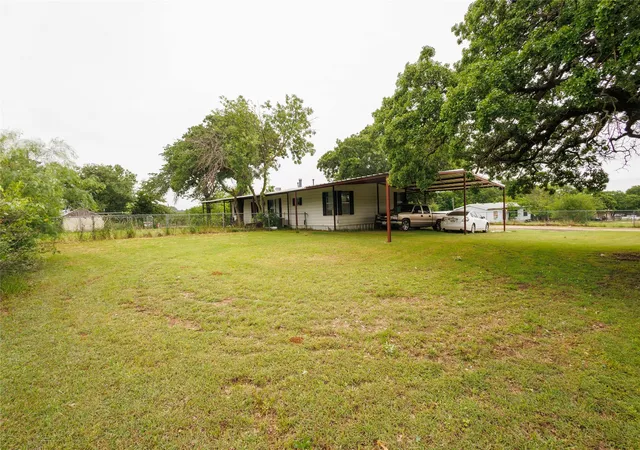 Photo 3 of Manufactured home for sale at 5716 Thousand Oaks Dr, Joshua, TX 76058 | MLS# 21256059 | Listing updated on 2026-08-17