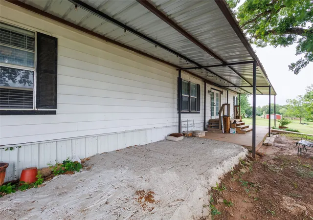 Photo 3 of Manufactured home for sale at 5716 Thousand Oaks Dr, Joshua, TX 76058 | MLS# 21256059 | Listing updated on 2026-08-17