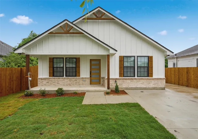 Photo 1 of Sale Pending at 812 Kings Hwy, Waco, TX 76704 | MLS# 21258102 | Listing updated on 2026-07-10