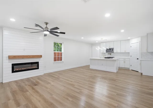 Photo 3 of Sale Pending at 812 Kings Hwy, Waco, TX 76704 | MLS# 21258102 | Listing updated on 2026-07-10