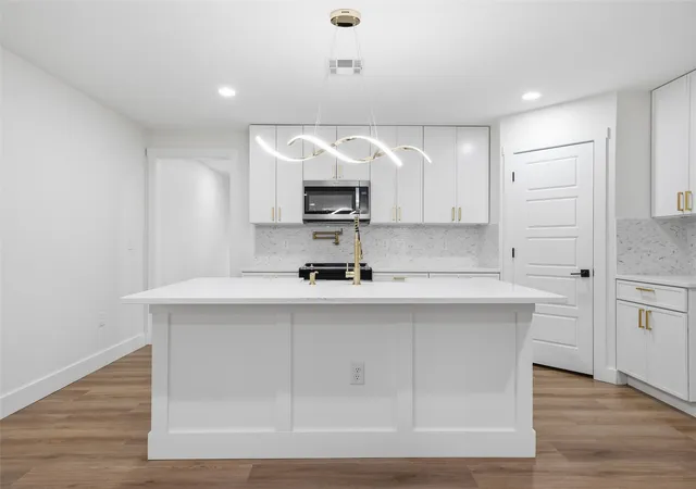 Photo 3 of Sale Pending at 812 Kings Hwy, Waco, TX 76704 | MLS# 21258102 | Listing updated on 2026-07-10