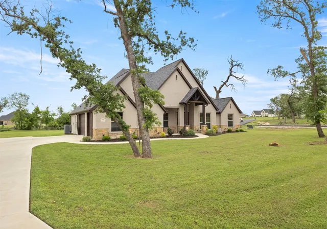 Photo 2 of Single family home for sale at 105 Clayton Xing, Springtown, TX 76082 | MLS# 21250872 | Listing updated on 2026-09-06