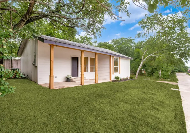 Homes for sale in Midlothian, TX | 507 N 3rd St, Midlothian, TX 76065 | MLS# 21257152
