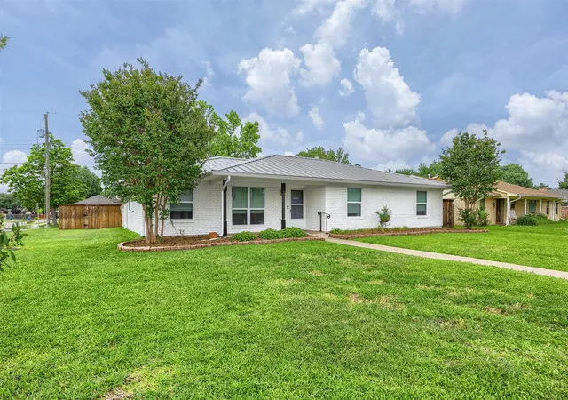 Homes for sale in Rowlett, TX | 4006 Southridge Dr, Rowlett, TX 75088 | MLS# 21258163