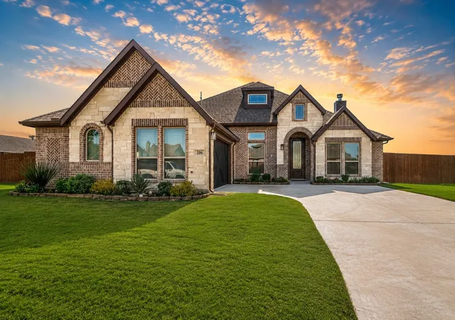 Photo 1 of Single family home for sale at 206 Morning Light Ln, Waxahachie, TX 75165 | MLS# 21258199 | Listing updated on 2026-08-31