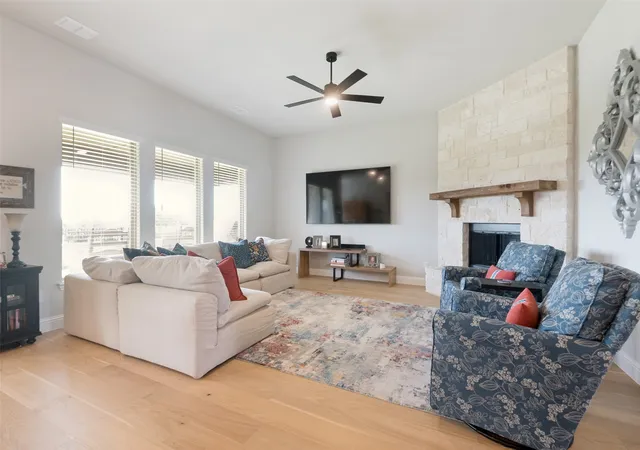 Photo 3 of Single family home for sale at 206 Morning Light Ln, Waxahachie, TX 75165 | MLS# 21258199 | Listing updated on 2026-08-31