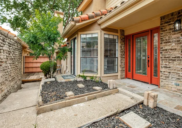 Photo 2 of Condo for sale at 4280 Cuesta Dr, Irving, TX 75038 | MLS# 21252550 | Listing updated on 2026-07-26