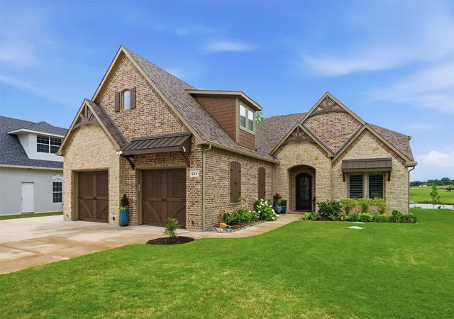 Homes for sale in Lake Kiowa, TX | 613 Kiowa Dr W, Lake Kiowa, TX 76240 | MLS# 21255524