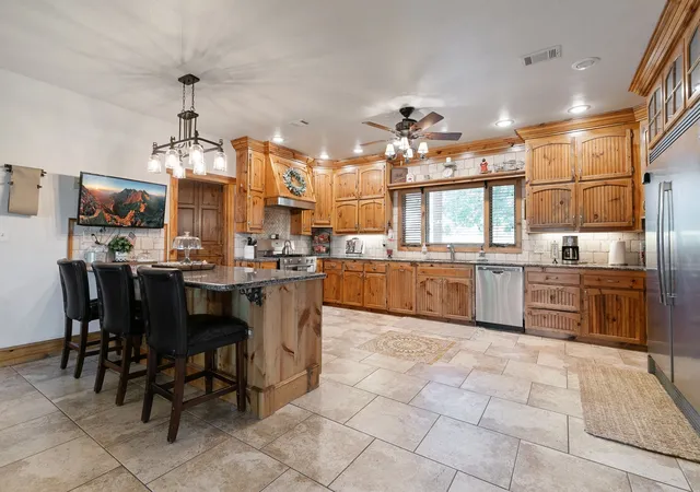 Homes for sale in Gainesville, TX | 132 Southside Dr, Gainesville, TX 76240 | MLS# 21256531