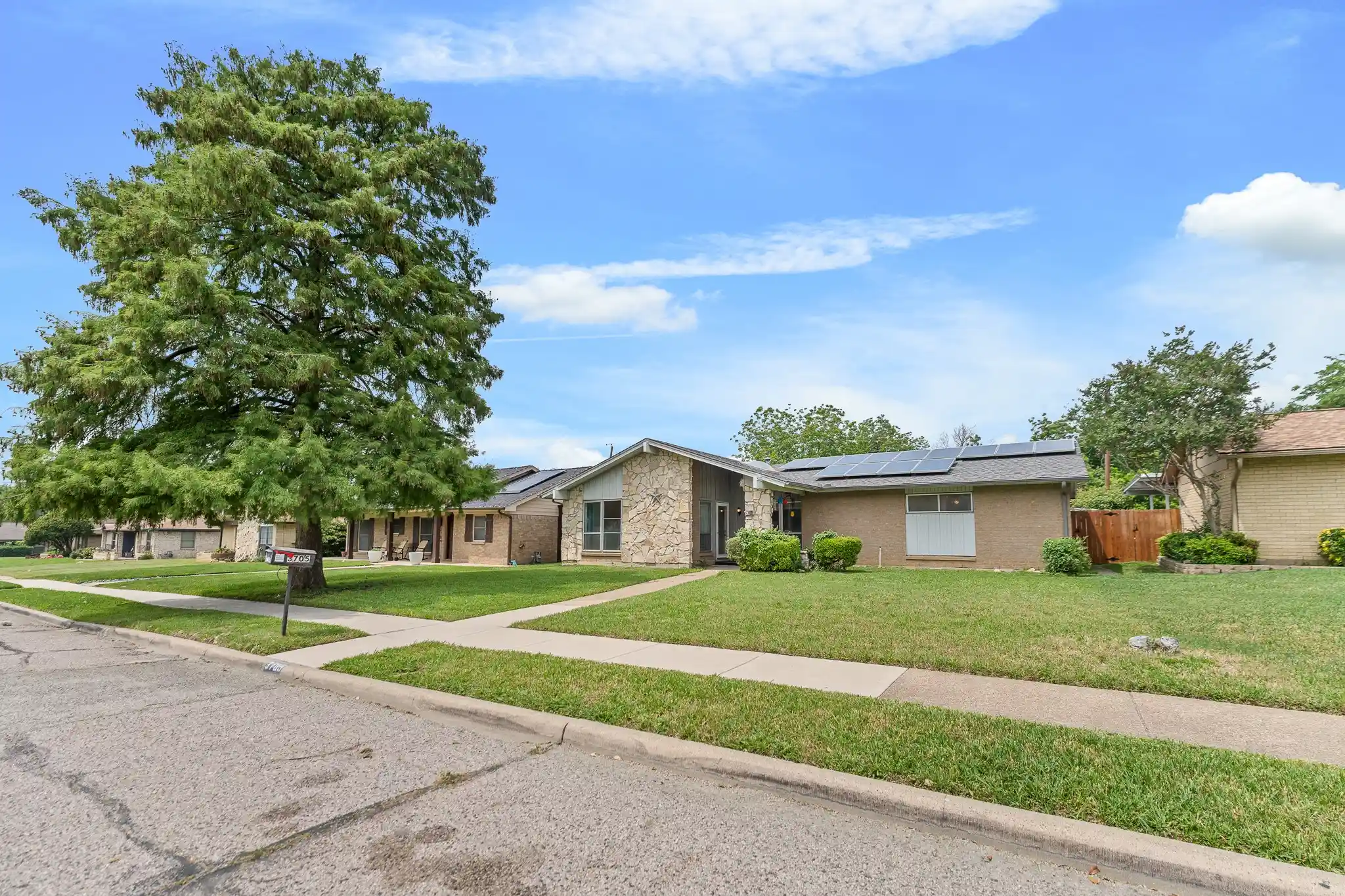 Photo 1 of Single family home for sale at 3705 Flamingo Ln, Irving, TX 75062 | MLS# 21258315 | Listing updated on 2026-10-15