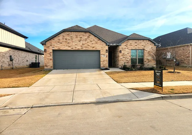 Photo 2 of Single family home for sale at 490 Oak Creek Dr, Lavon, TX 75166 | MLS# 21258385 | Listing updated on 2026-08-28