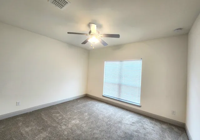 Photo 4 of Single family home for sale at 490 Oak Creek Dr, Lavon, TX 75166 | MLS# 21258385 | Listing updated on 2026-09-26