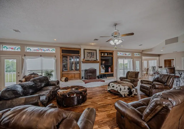 Photo 3 of House for sale at 552 Vz County Road 2142, Wills Point, TX 75169 | MLS# 21256178 | Listing updated on 2026-08-24