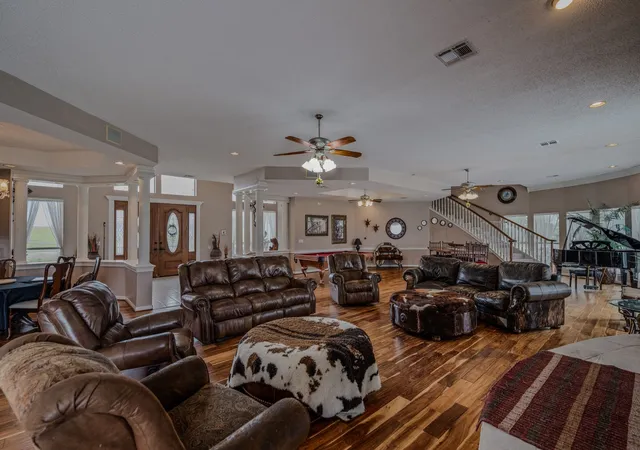 Photo 4 of House for sale at 552 Vz County Road 2142, Wills Point, TX 75169 | MLS# 21256178 | Listing updated on 2026-08-24