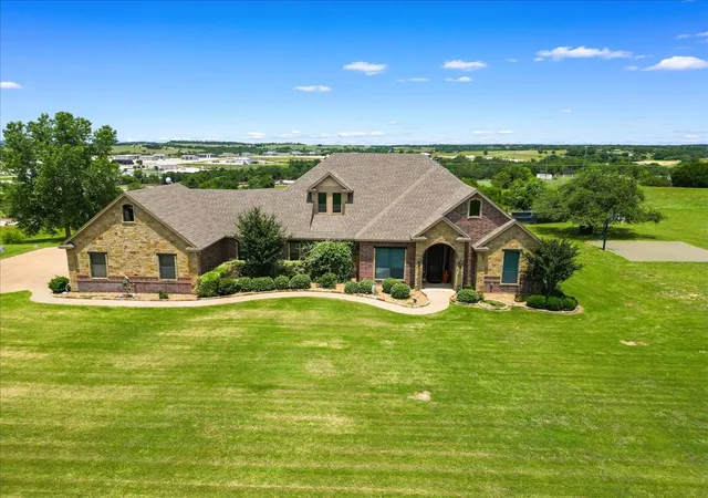 Homes for sale in Weatherford, TX | 120 Trail Rdg, Weatherford, TX 76087 | MLS# 21257398