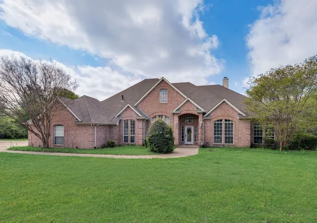 Homes for sale in Lake Dallas, TX | 102 Dobbs Rd, Lake Dallas, TX 76208 | MLS# 21251777