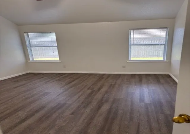 Photo 4 of Single family home for sale at 557 Marybeth Dr, Burleson, TX 76028 | MLS# 21258466 | Listing updated on 2026-10-07