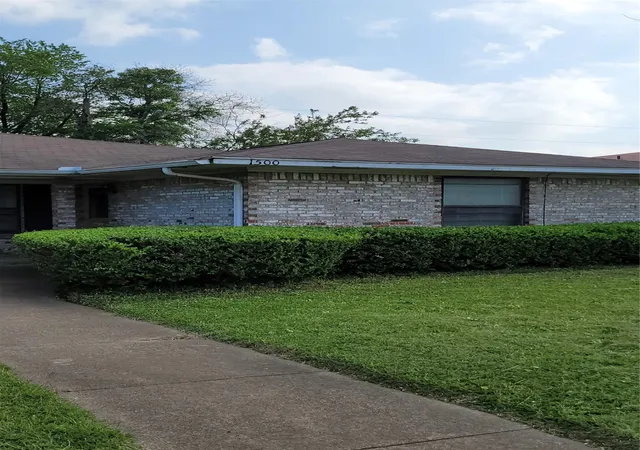 Photo 2 of Sale Pending at 1500 Blackwell Dr, Irving, TX 75061 | MLS# 21258492 | Listing updated on 2026-08-17