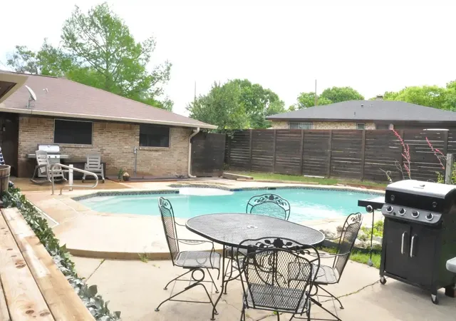 Homes for sale in De Soto, TX | 304 Bennett Cir, De Soto, TX 75115 | MLS# 21258496