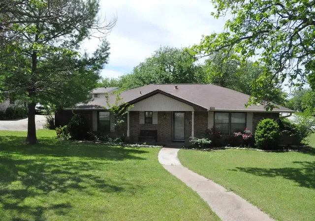 Homes for sale in De Soto, TX | 304 Bennett Cir, De Soto, TX 75115 | MLS# 21258496