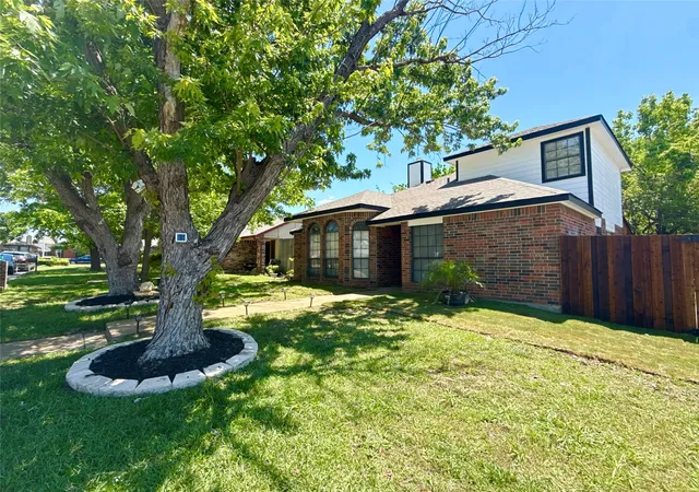 Photo 2 of Sale Pending at 4768 Veronica Cir, Fort Worth, TX 76137 | MLS# 21252990 | Listing updated on 2026-08-17