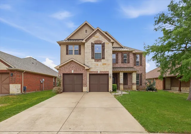 Homes for sale in Euless, TX | 207 Moonlight Dr, Euless, TX 76039 | MLS# 21257702