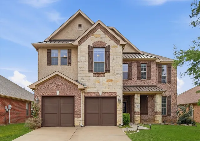 Homes for sale in Euless, TX | 207 Moonlight Dr, Euless, TX 76039 | MLS# 21257702