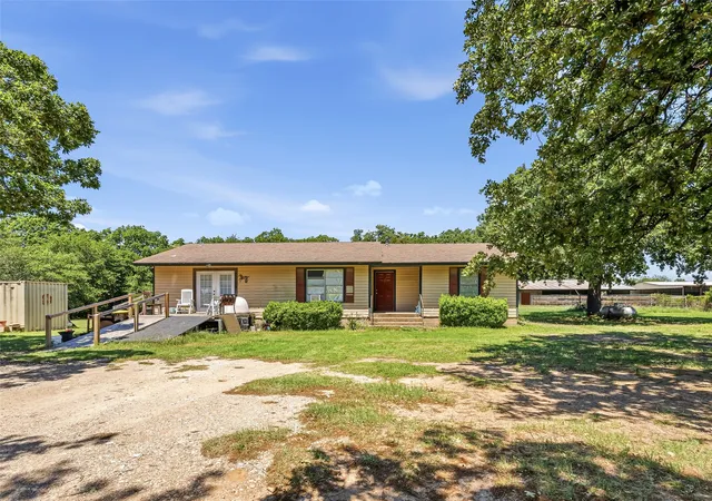 Photo 1 of Sale Pending at 1336 County Road 563, Stephenville, TX 76401 | MLS# 21258555 | Listing updated on 2026-07-17