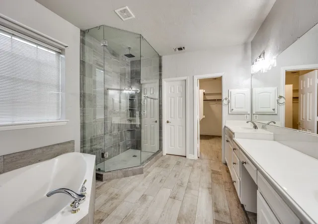Photo 4 of Single family home for sale at 725 Chapel Ct, Allen, TX 75002 | MLS# 21258576 | Listing updated on 2026-08-25