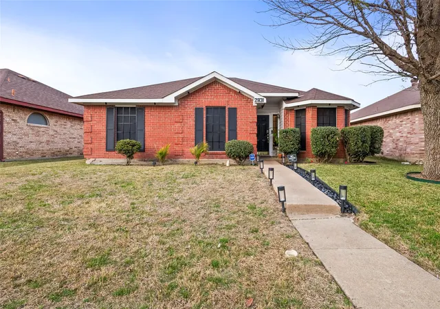 Photo 1 of Single family home for sale at 2831 Saint Johns Ave, Lancaster, TX 75146 | MLS# 21258614 | Listing updated on 2026-08-25
