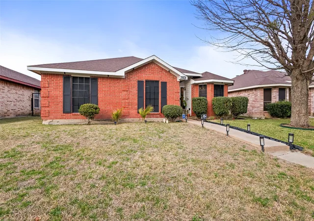 Photo 3 of Single family home for sale at 2831 Saint Johns Ave, Lancaster, TX 75146 | MLS# 21258614 | Listing updated on 2026-08-25