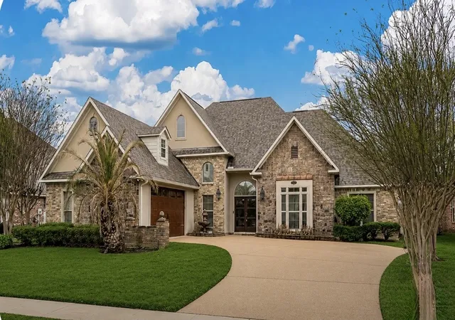 Photo 1 of Single family home for sale at 519 Canterbury Ln, Bossier City, LA 71111 | MLS# 21251670 | Listing updated on 2026-09-01