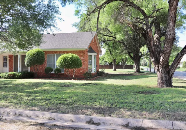 Photo 3 of Single family home for sale at 211 Spill St, Winters, TX 79567 | MLS# 21258621 | Listing updated on 2026-10-06