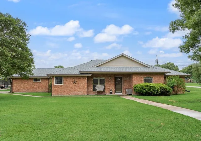 Photo 1 of Single family home for sale at 834 Rock Hill Ln, Red Oak, TX 75154 | MLS# 21255971 | Listing updated on 2026-09-30