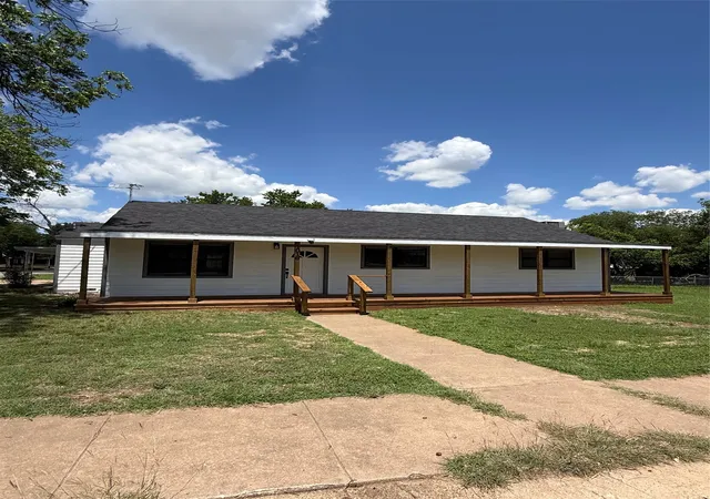 Homes for sale in Coleman, TX | 1016 W Cedar St, Coleman, TX 76834 | MLS# 21258663