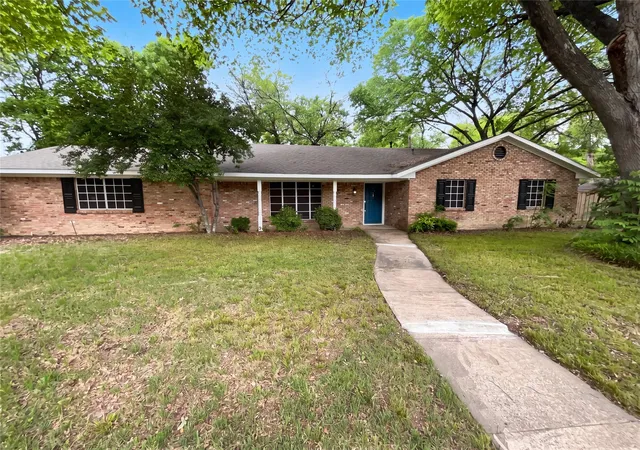 Photo 1 of Single family home for sale at 2017 Greenbriar Ln, Plano, TX 75074 | MLS# 21258578 | Listing updated on 2026-08-20