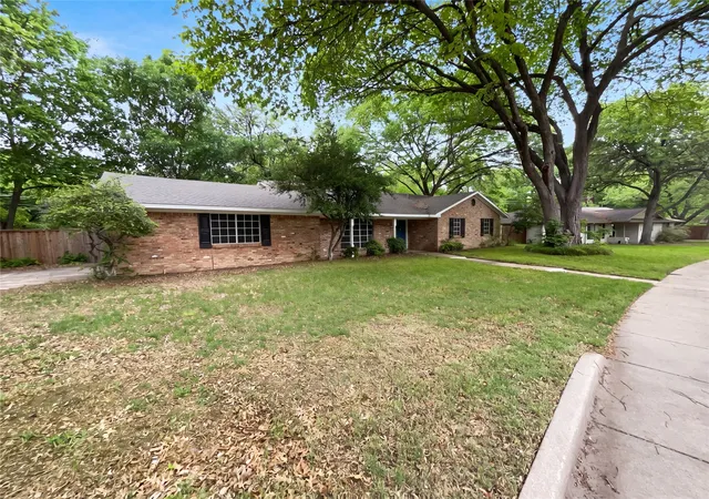 Photo 2 of Single family home for sale at 2017 Greenbriar Ln, Plano, TX 75074 | MLS# 21258578 | Listing updated on 2026-08-20