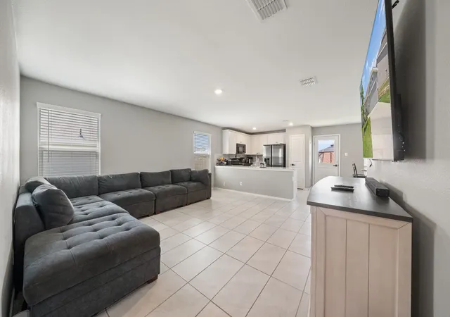 Photo 3 of Single family home for sale at 2712 Starwater Dr, Fort Worth, TX 76179 | MLS# 21257721 | Listing updated on 2026-08-31