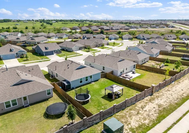 Photo 4 of Single family home for sale at 2712 Starwater Dr, Fort Worth, TX 76179 | MLS# 21257721 | Listing updated on 2026-08-31