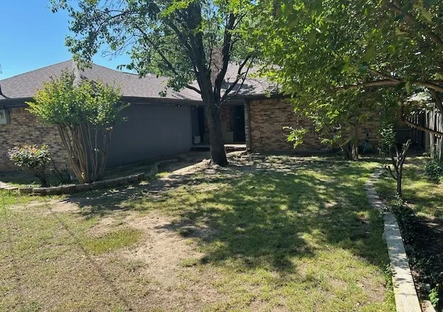 13th image of 3901 W Country Club Dr, Irving, TX 75038 | MLS# 21227282